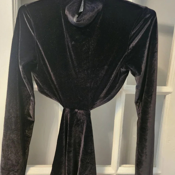 Kathryn Bowen Black Velvet Cut-Out Top, Size 8, BNWOT - Picture 2 of 5